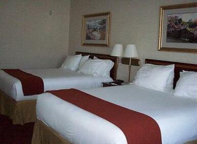 Holiday Inn Express Hotel & Suites Nacogdoches - Photo2
