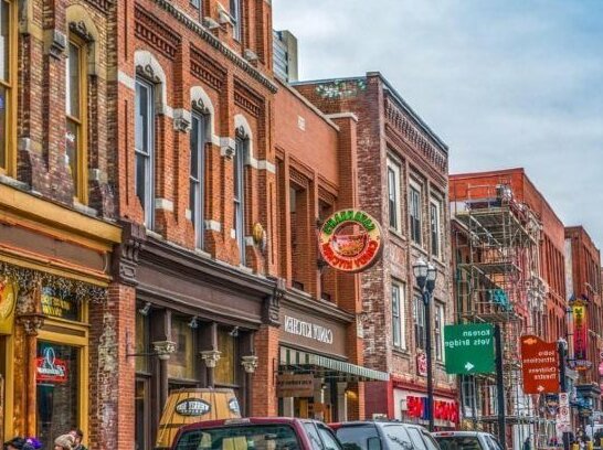 Broadway by Nashville Vacations