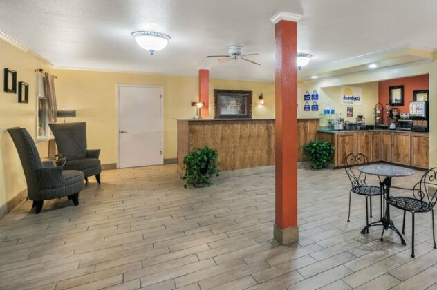 Days Inn by Wyndham Natchitoches - Photo3