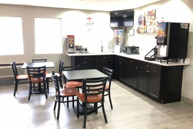 Super 8 by Wyndham Natchitoches - Photo4