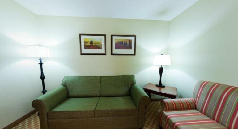 Country Inn & Suites by Radisson Nevada MO - Photo4