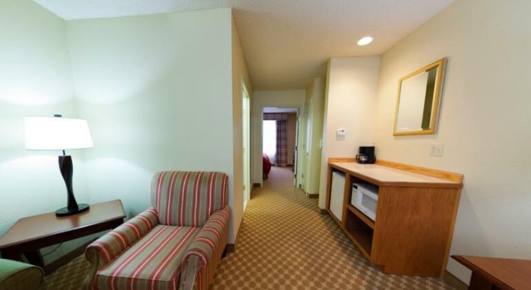 Country Inn & Suites by Radisson Nevada MO - Photo5