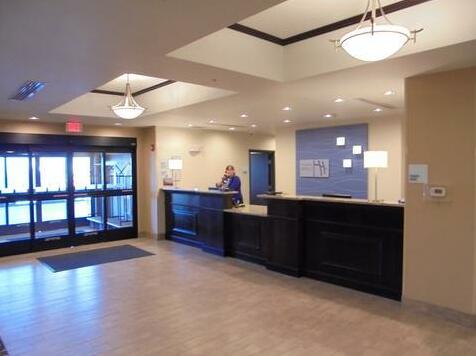 Holiday Inn Express & Suites Nevada - Photo3