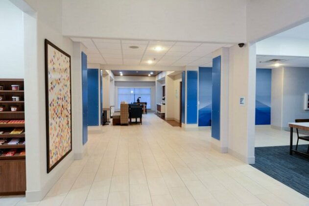 Holiday Inn Express Hotel & Suites New Boston - Photo3