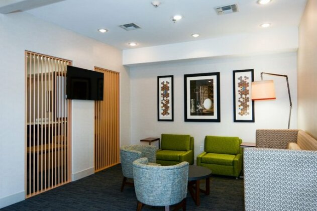 Holiday Inn Express Hotel & Suites New Boston - Photo4