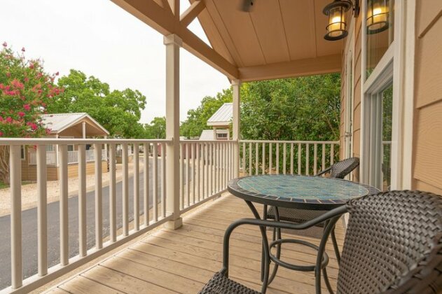 Hill Country Cottage & RV Resort - Photo4