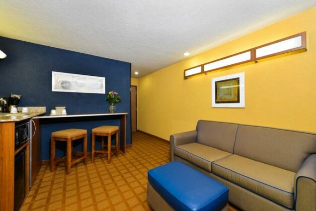 Microtel Inn & Suites by Wyndham New Braunfels - Photo5