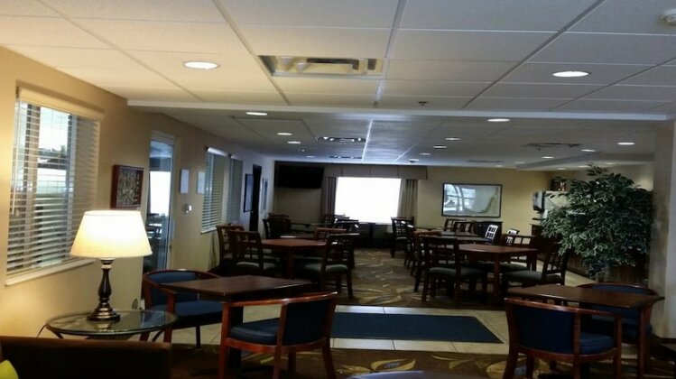 Holiday Inn Express & Suites New Buffalo - Photo3