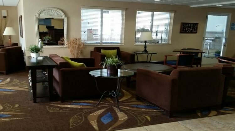 Holiday Inn Express & Suites New Buffalo - Photo4
