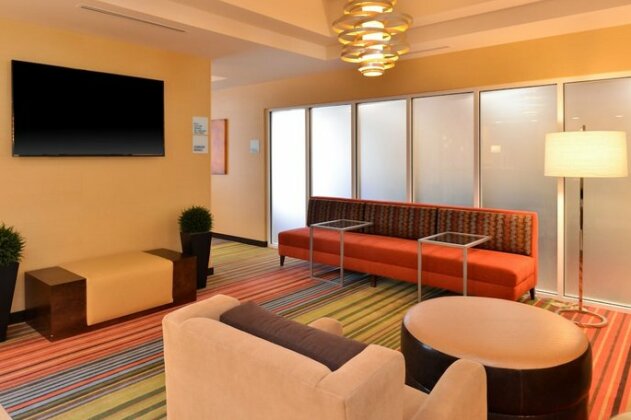 Holiday Inn Express & Suites New Martinsville - Photo4