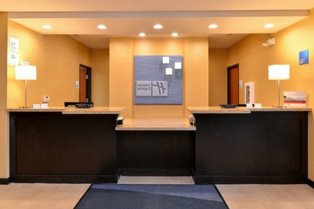 Holiday Inn Express & Suites New Martinsville - Photo5
