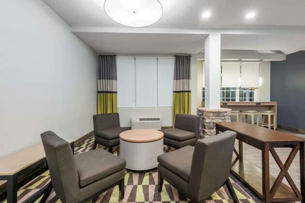 Microtel Inn & Suites by Wyndham New Martinsville - Photo2