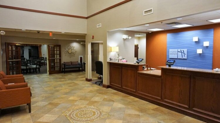 Holiday Inn Express & Suites Gibson - Photo3