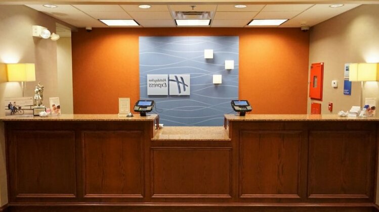 Holiday Inn Express & Suites Gibson - Photo4