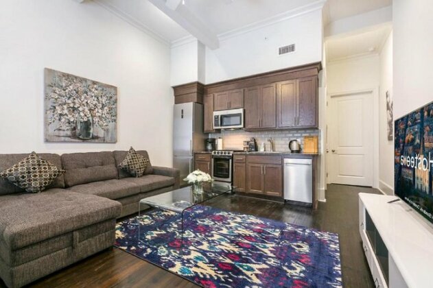 1 And 2 Br Luxury Condos Steps Away From French Quarter - Photo4