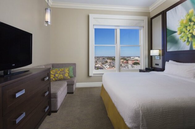 Courtyard by Marriott New Orleans French Quarter Iberville - Photo4