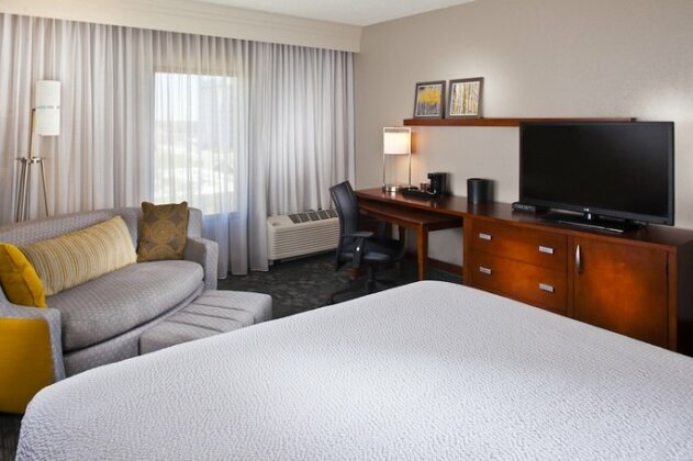 Courtyard by Marriott New Orleans Metairie - Photo5