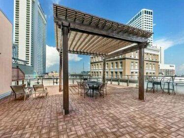 Gorgeous Condo 1 minute walk to French Quarter and Bourbon St