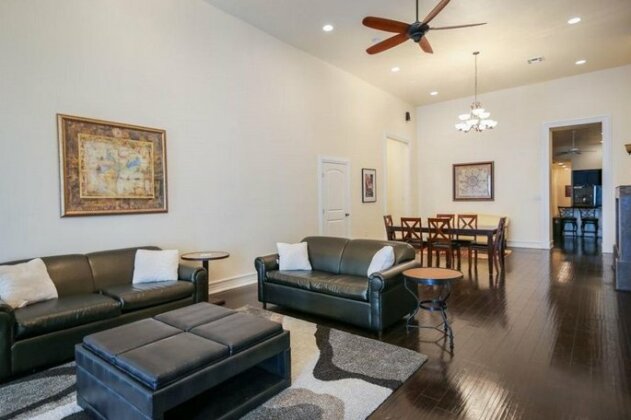 Luxury 3BR condo in Downtown - Photo4
