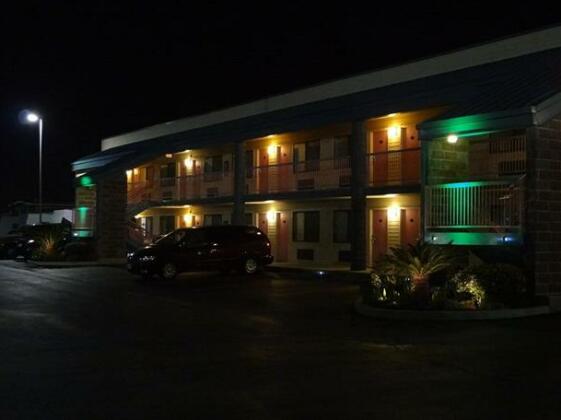Nola Inn & Suites - Photo5