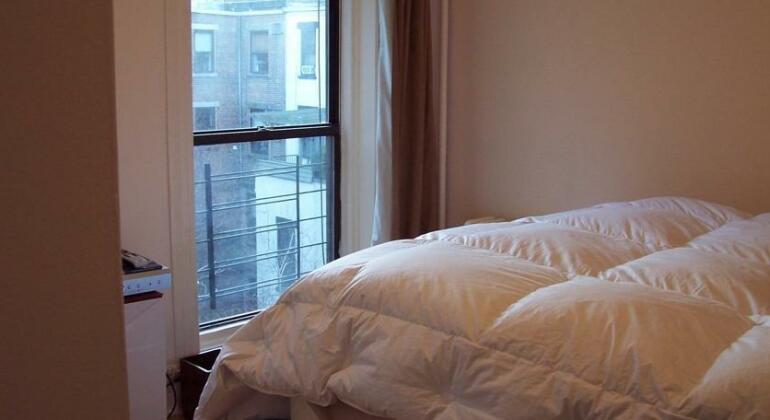 Brownstone Bed and No Breakfast - Photo2