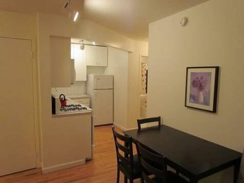 East Broadway Apartment - Photo2