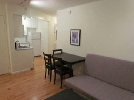 East Broadway Apartment - Photo4