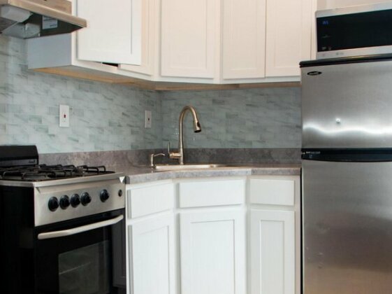 Fun 1 BR Brownstone Apartment in The Bronx - 3rd floor - Photo4