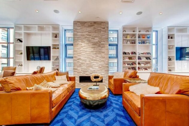 Global Luxury Suites at Ritz Plaza - Photo4