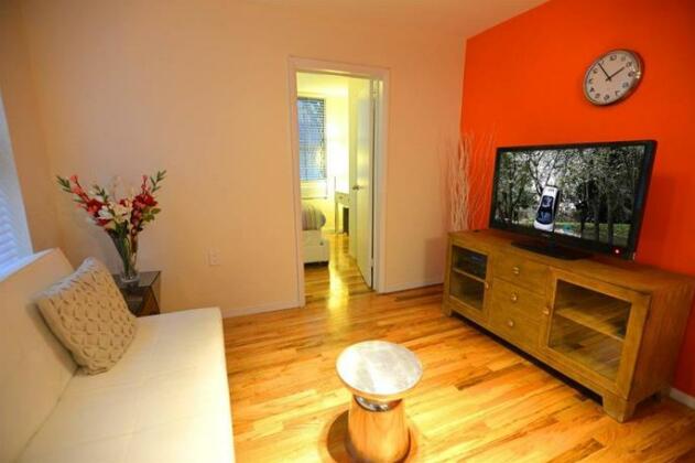 Lovely Two Bedroom Apt - Photo5