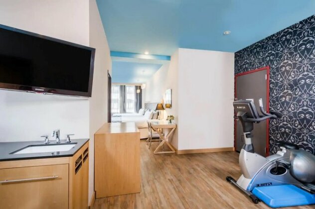 TRYP by Wyndham Times Square South - Photo5