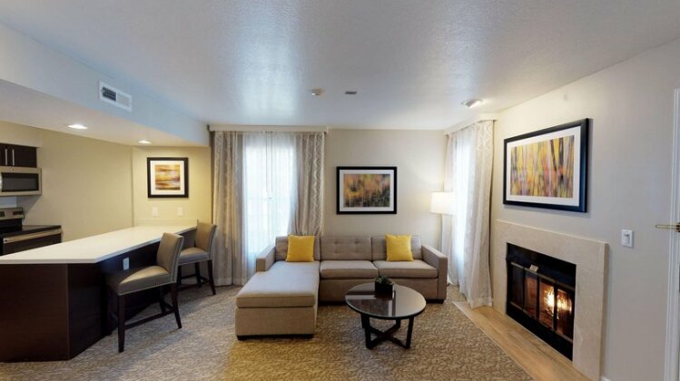 Chase Suite Hotel Newark Silicon Valley - Photo4