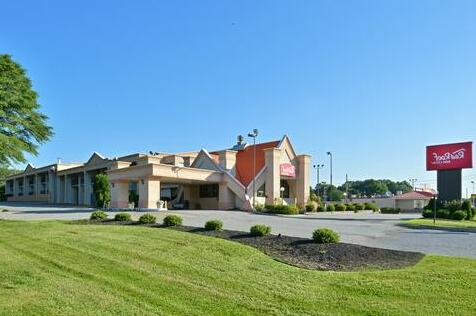 Red Roof Inn and Suites Newark Delaware - Photo2