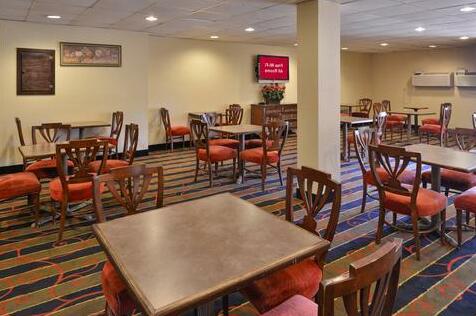 Red Roof Inn and Suites Newark Delaware - Photo4