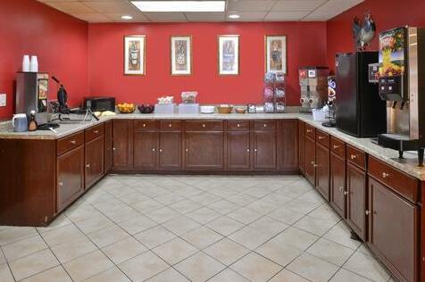 Red Roof Inn and Suites Newark Delaware - Photo5