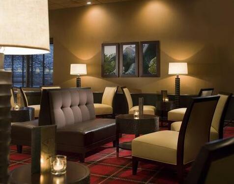 DoubleTree by Hilton Hotel Newark Airport - Photo4