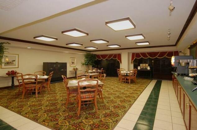 Red Roof Inn & Suites - Newnan - Photo2