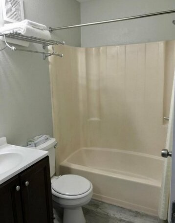 Brentwood Suites Newport News - Photo4