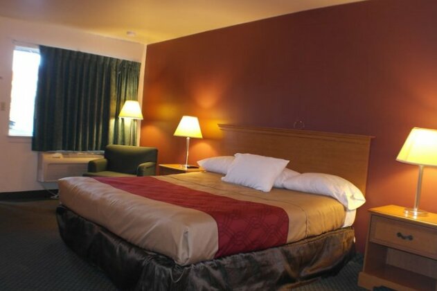 Economy Inn and Suites - Newport News - Photo4