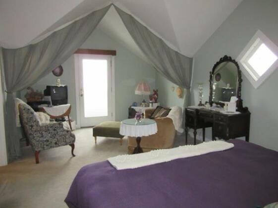 Grand Victorian Bed and Breakfast - Photo2