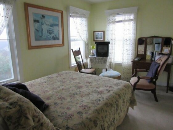 Grand Victorian Bed and Breakfast - Photo3