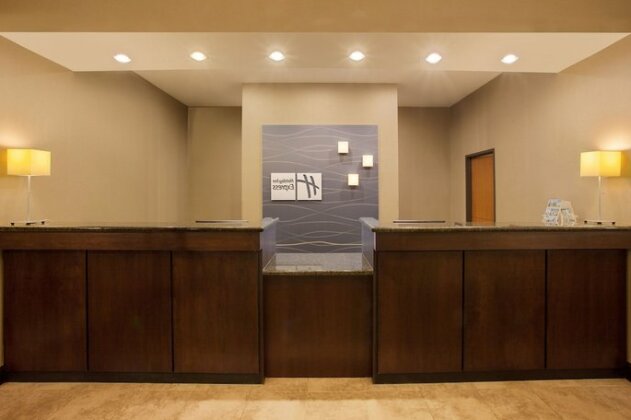 Holiday Inn Express Newport Newport - Photo4