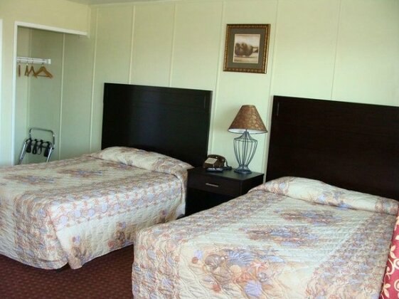 Money Saver Motel - Photo2