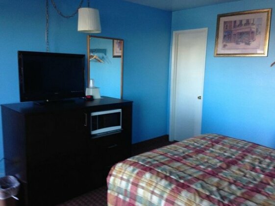Money Saver Motel - Photo3