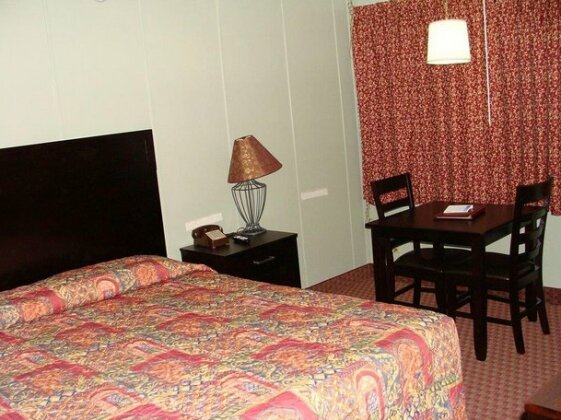Money Saver Motel - Photo4