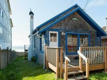 On The Beach 3 Br cottage by RedAwning