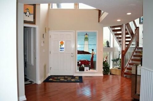 RedAwning Yaquina Lighthouse Home - Photo2