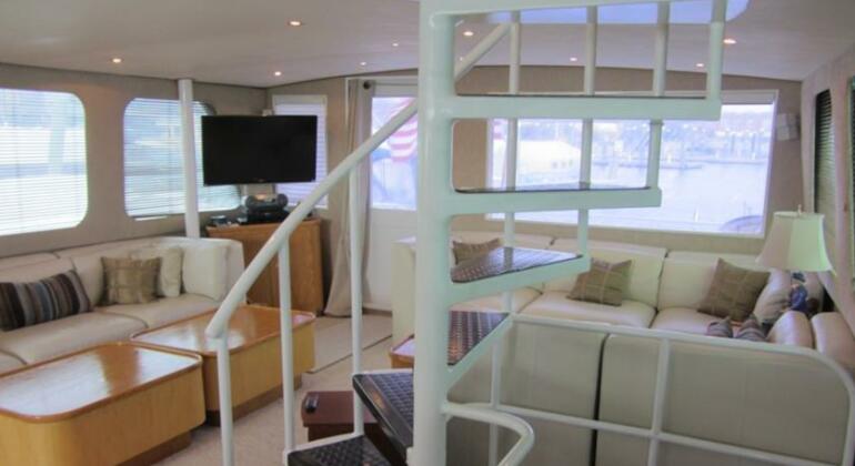 Ocean Romance Dockside Bed & Breakfast Yacht - Photo5