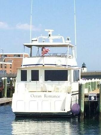 Ocean Romance Dockside Bed & Breakfast Yacht