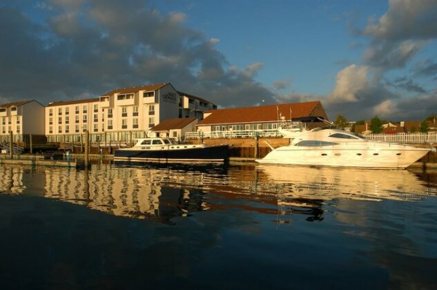 The Newport Harbor Hotel & Marina - Photo2
